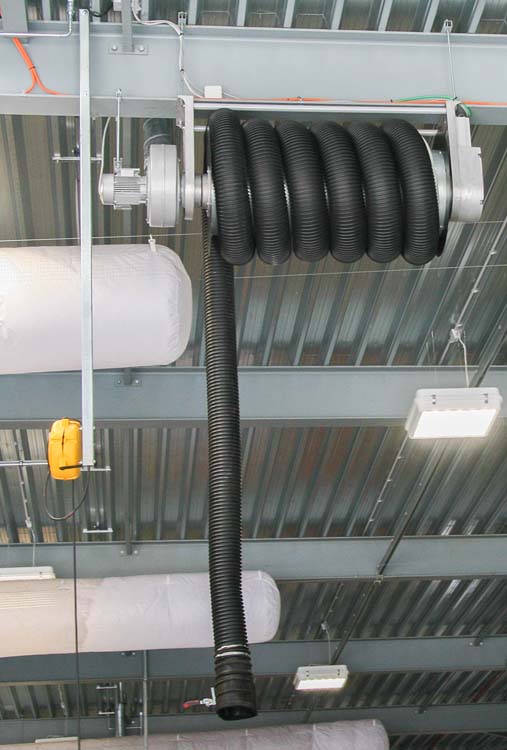 <p>2 enrouleurs de tuyau <strong>S-tec</strong> avec ventilateur attaché qui démarre/arrête en enroulant le tuyau.</p>