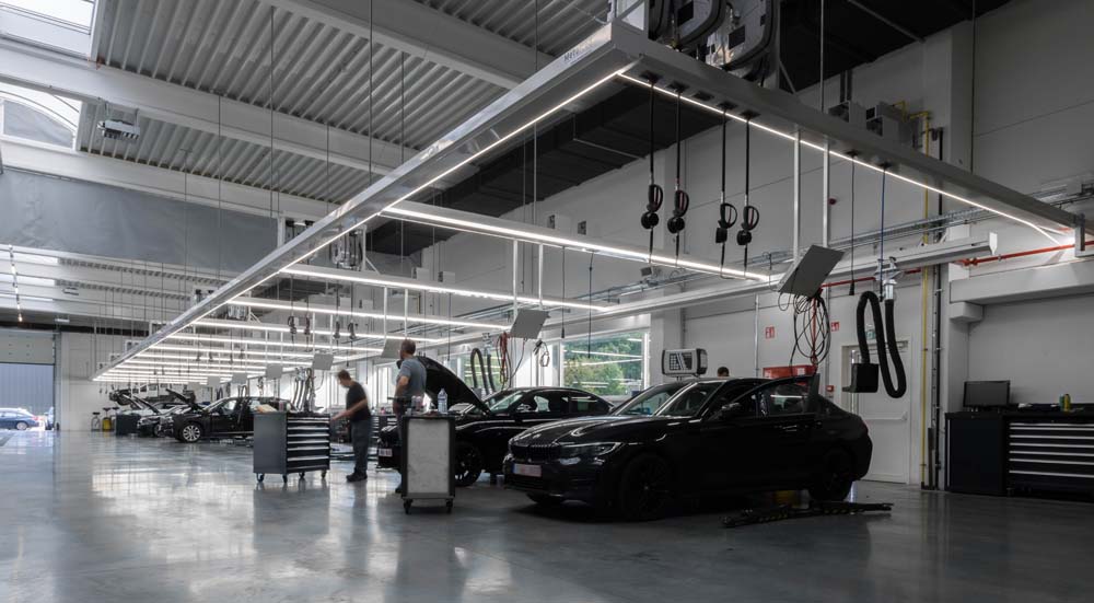 Élevateurs jumelés AutopStenhoj dans le garage.
13 Masterlift 2.35 Pv 170-240 BMW - châssis de levage universel
11 Masterlift 2.35 Saa 230 Sport - version avec bras télescopiques