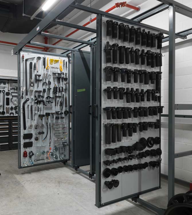 Compact Stand Indeco 
Stockage d'outils spéciaux - ordre et vue d'ensemble sur seulement quelques m2.